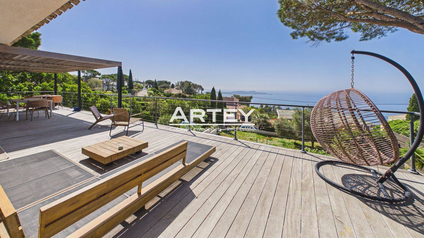Maison 8 pièces 250 m² · à Carqueiranne · 250 m² · 2 000 000 €