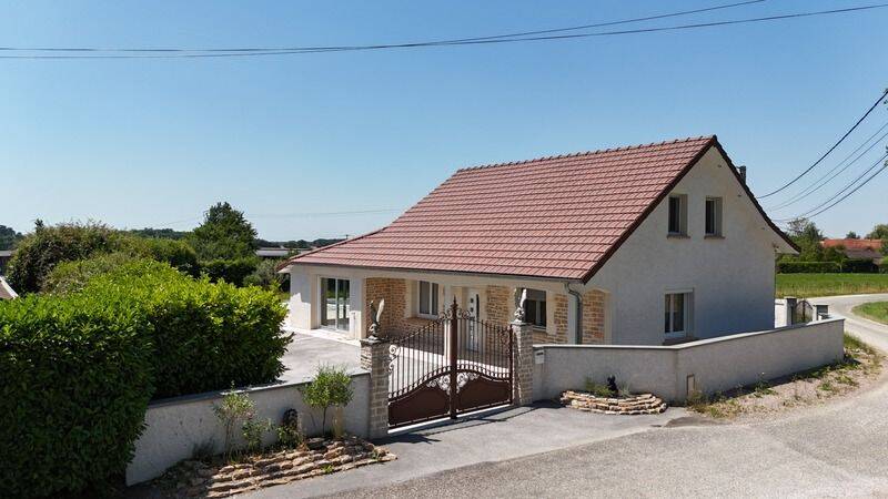 Maison 7 pièces 164 m² · à Commenailles · 164 m² · 360 000 €