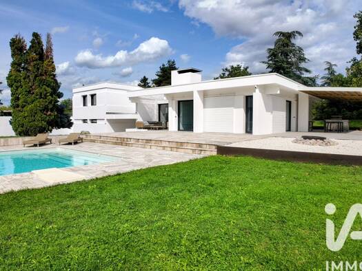 Maison à vendre 679 000 € 6 pièces 4 chambres 208 m² 4 027 m² de terrain Sury-le-Comtal 42450