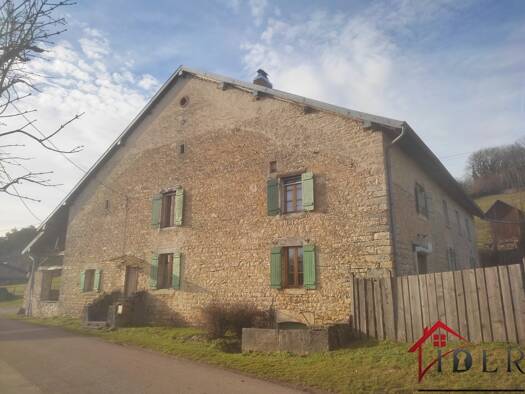 Maison à vendre 296 800 € 9 pièces 6 chambres 211 m² 3 000 m² de terrain Andelot-en-Montagne 39110