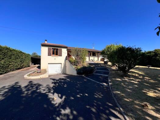 Maison de plain-pied à vendre 189 000 € 6 pièces 4 chambres 141 m² 1 115 m² de terrain Crouin Cognac 16100