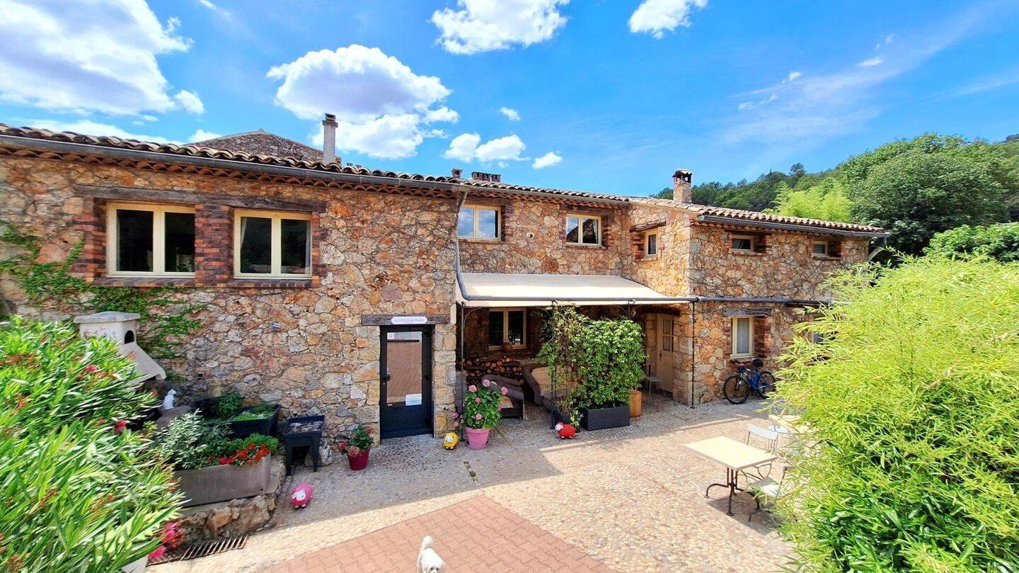 Maison 10 pièces 382 m² · à Taradeau · 382 m² · 890 000 €