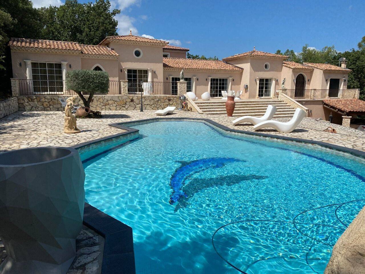 Maison 10 pièces 240 m² · à Saint-Laurent-des-Arbres · 240 m² · 799 000 €