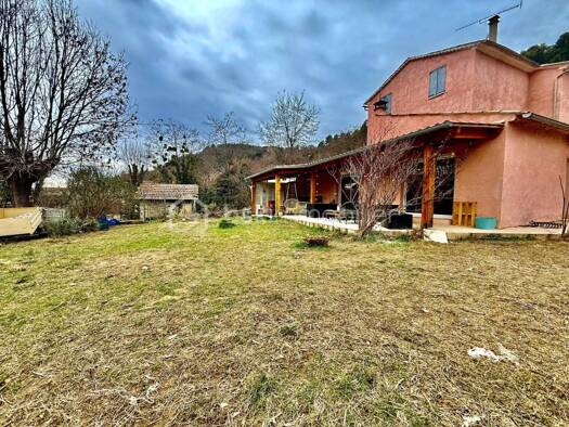 Villa à vendre 338 000 € 3 pièces 2 chambres 106 m² 860 m² de terrain Mézel 04270