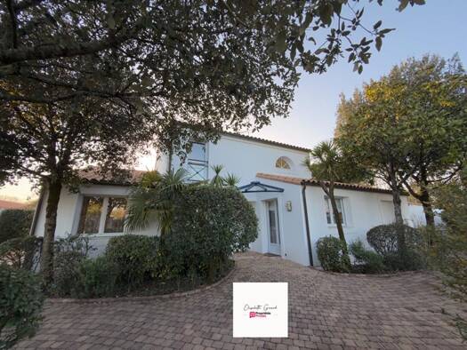 Maison à vendre 588 800 € 6 pièces 3 chambres 205 m² 1 343 m² de terrain Commequiers Challans 85300