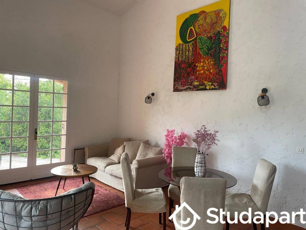 1 pièce 12 m² · à Hyères · 12 m² · 500 €