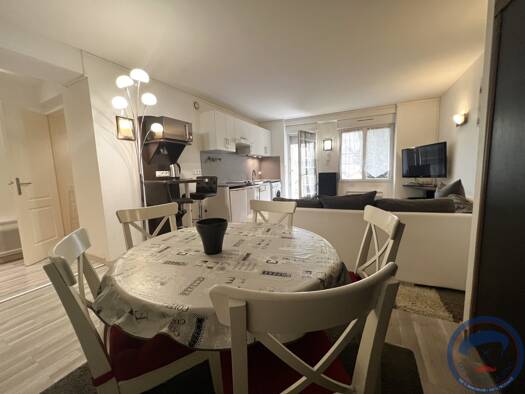 Appartement à louer 772 € 2 pièces 1 chambre 45,7 m² RDC Tours 37000