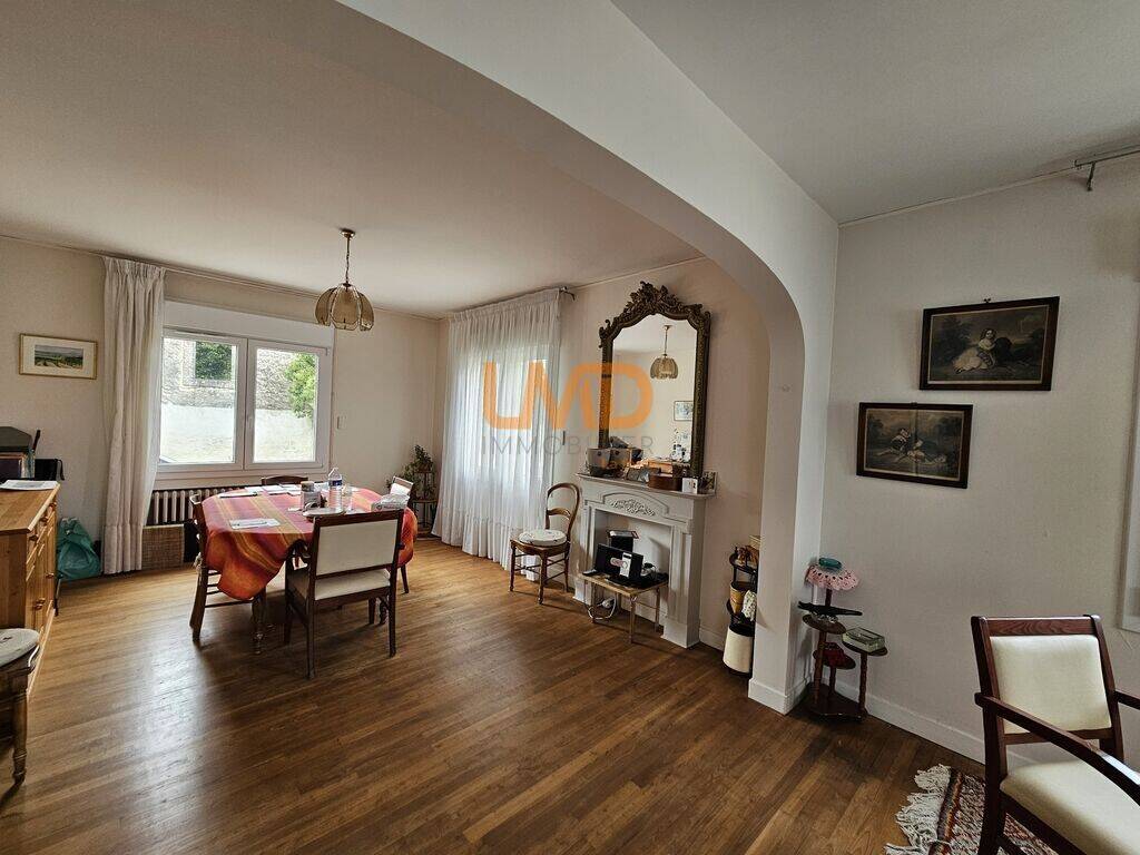 Maison 8 pièces 200 m² · à Saint-Jean-d'Angély · 200 m² · 197 000 €