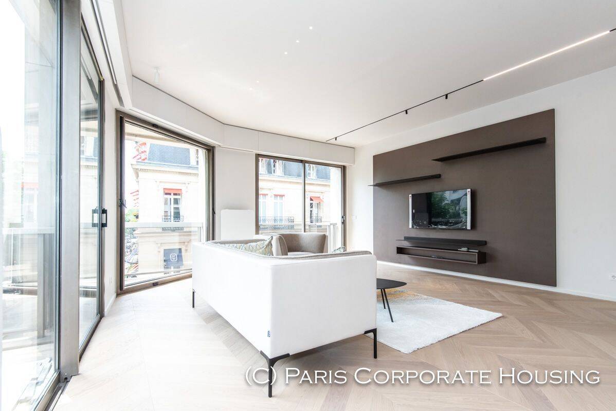 Appartement 3 pièces 151 m² · à Paris 8ème Arrondissement · 150,8 m² · 12 500 €/mois