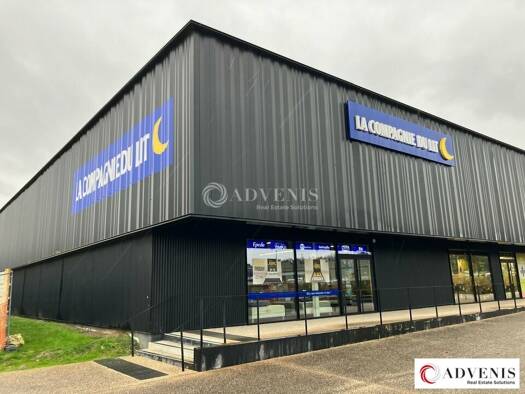 Local commercial avec bail commercial 4 833 € 580 m² de surface de vente Saint-André-de-Cubzac 33240
