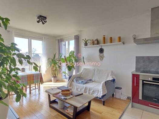 Appartement à vendre 215 000 € 2 pièces 1 chambre 42,1 m² RDC Est Nord Ouest Sud Émerainville 77184