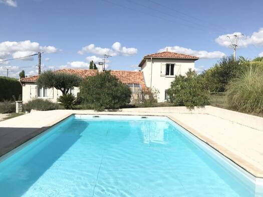 Maison de plain-pied à vendre 298 499 € 6 pièces 5 chambres 182 m² 1 866 m² de terrain Moulidars 16290