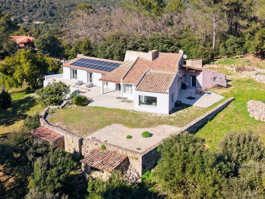 Maison à vendre 750 000 € 6 pièces 5 chambres 170 m² 2 762 m² de terrain Méounes-lès-Montrieux 83136