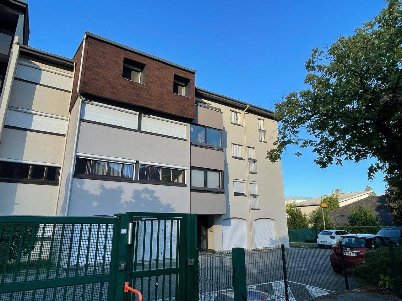 Appartement 4 pièces 88 m² · à Fontaine · 88 m² · 980 €/mois
