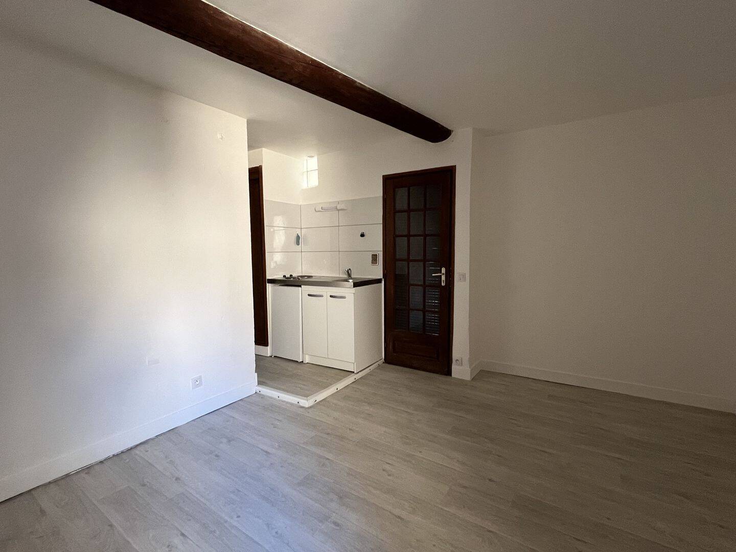 Appartement 1 pièce 27 m² · à Sommières · 27,3 m² · 364 €