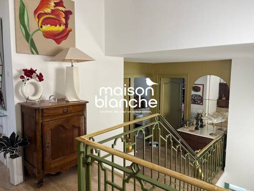 Maison à vendre 521 000 € 7 pièces 5 chambres 213 m² 273 m² de terrain Sud Surgères 17700