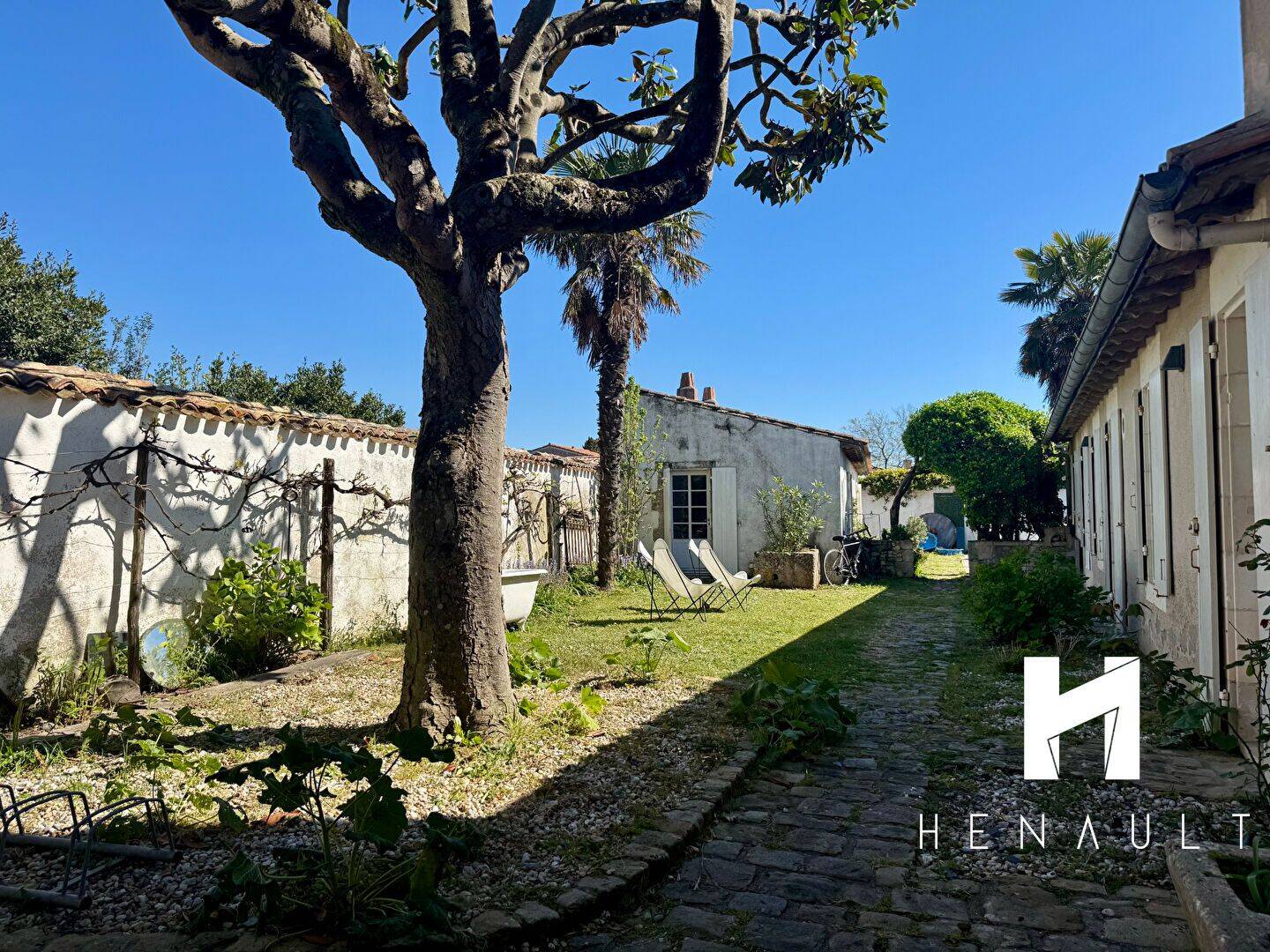 Maison 8 pièces 227 m² · à La Couarde-sur-Mer · 227 m² · 1 770 000 €
