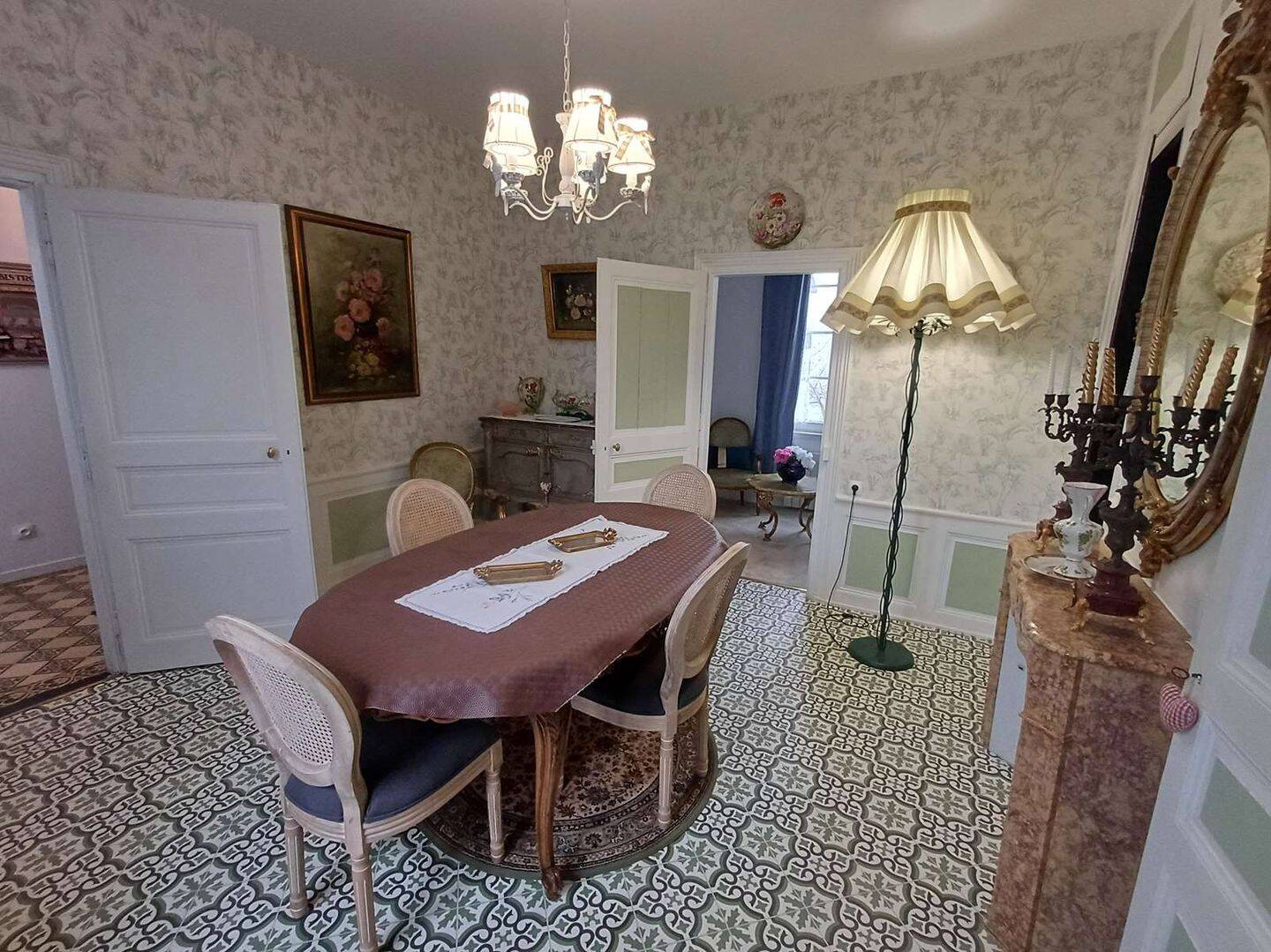 Maison 8 pièces 246 m² · à Grandcourt · 246 m² · 291 000 €