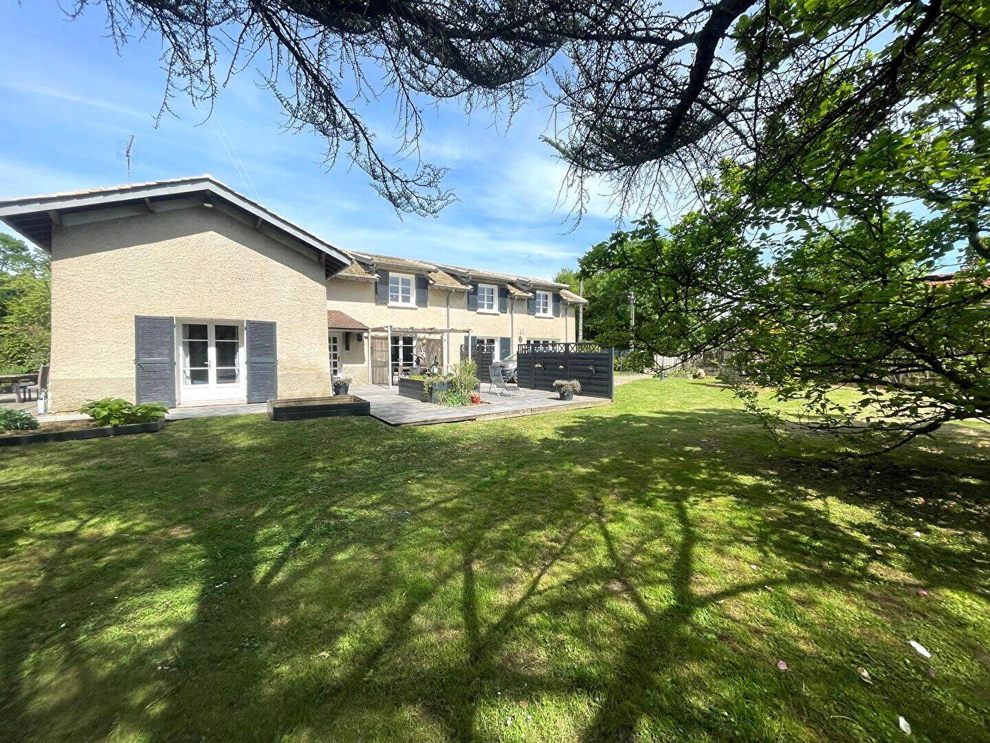 Maison 7 pièces 172 m² · à Montmerle-sur-Saône · 172 m² · 450 000 €