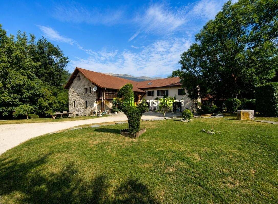 Maison 6 pièces 300 m² · à Saint-Genis-Pouilly · 300 m² · 2 250 000 €