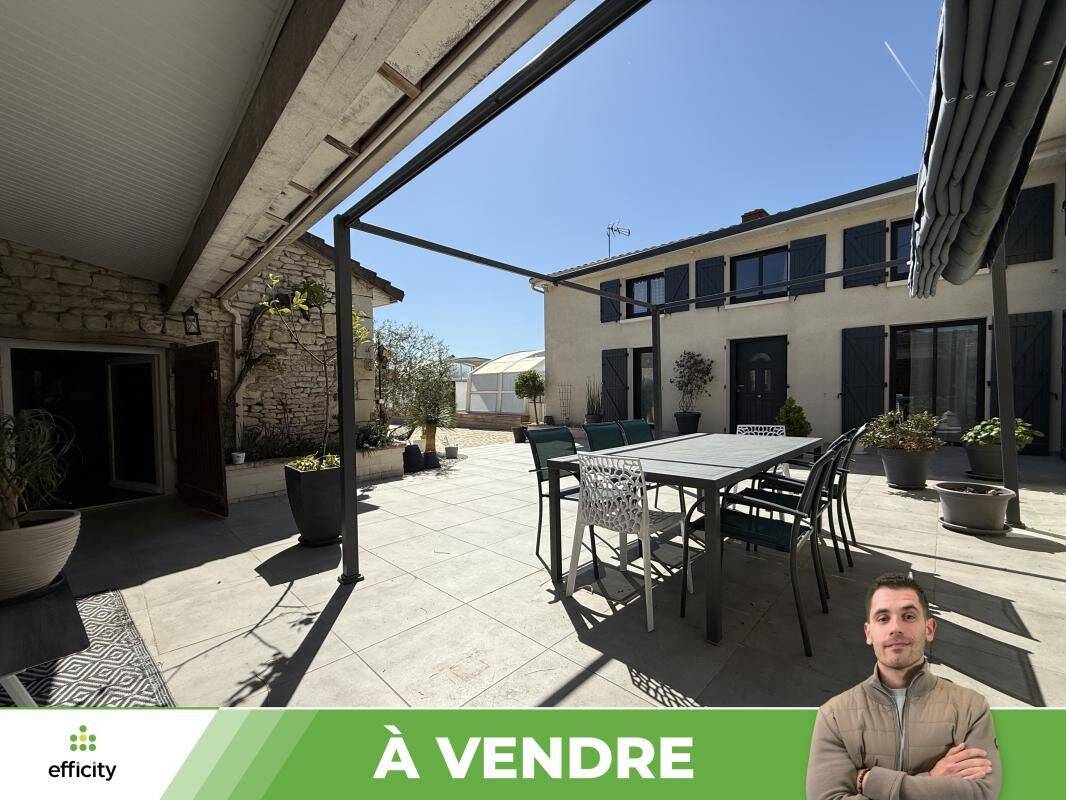 Maison 7 pièces 293 m² · à Jaunay-Marigny · 293 m² · 328 000 €