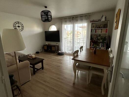 Appartement à louer 1 050 € 2 pièces 1 chambre 50 m² Étage 3/3 Paul Dupont-Camille Desmoulins Livry-Gargan 93190