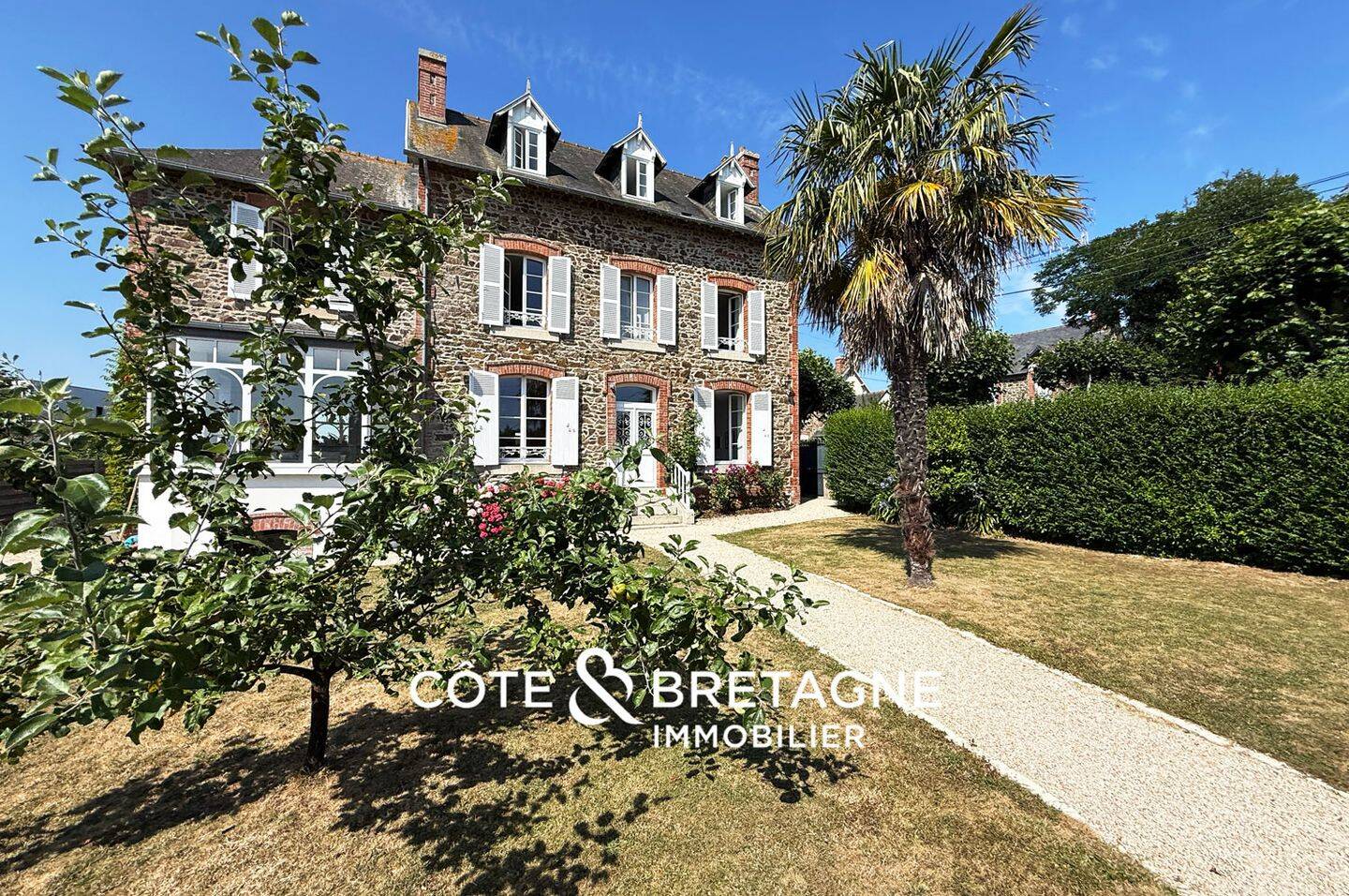Maison 9 pièces 220 m² · à Binic-Étables-sur-Mer · 220 m² · 1 245 600 €