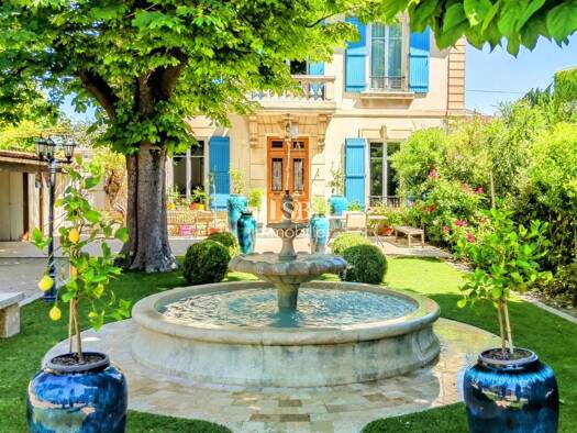 Maison à vendre 2 300 000 € 8 pièces 12 chambres 480 m² Velorgues-Petit Palais L'Isle-sur-la-Sorgue 84800