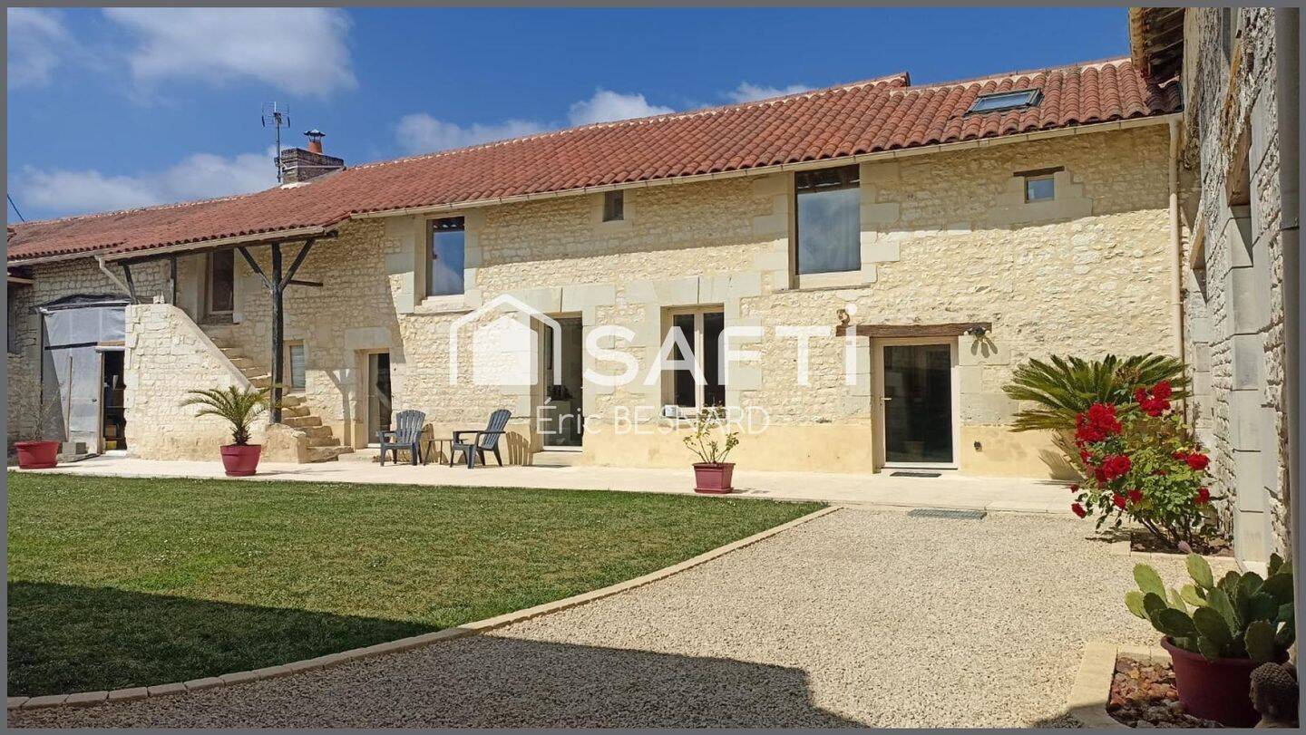 Maison 7 pièces 180 m² · à La Roche-Rigault · 180 m² · 259 000 €