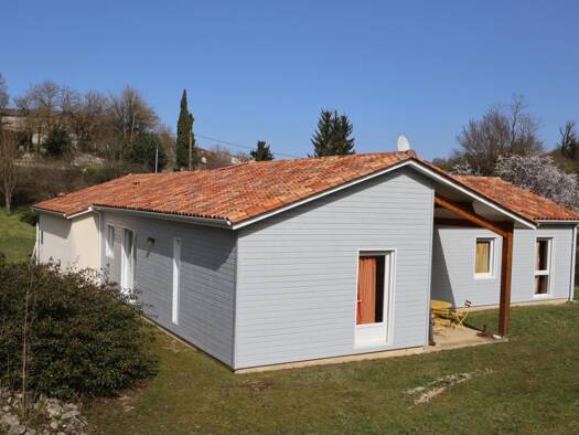 Maison de plain-pied à vendre 209 000 € 5 pièces 3 chambres 140 m² 5 413 m² de terrain Rouillac 16170