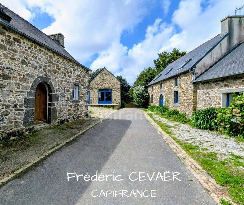 Maison 14 pièces 280 m² · à Rosnoën · 280 m² · 429 000 €