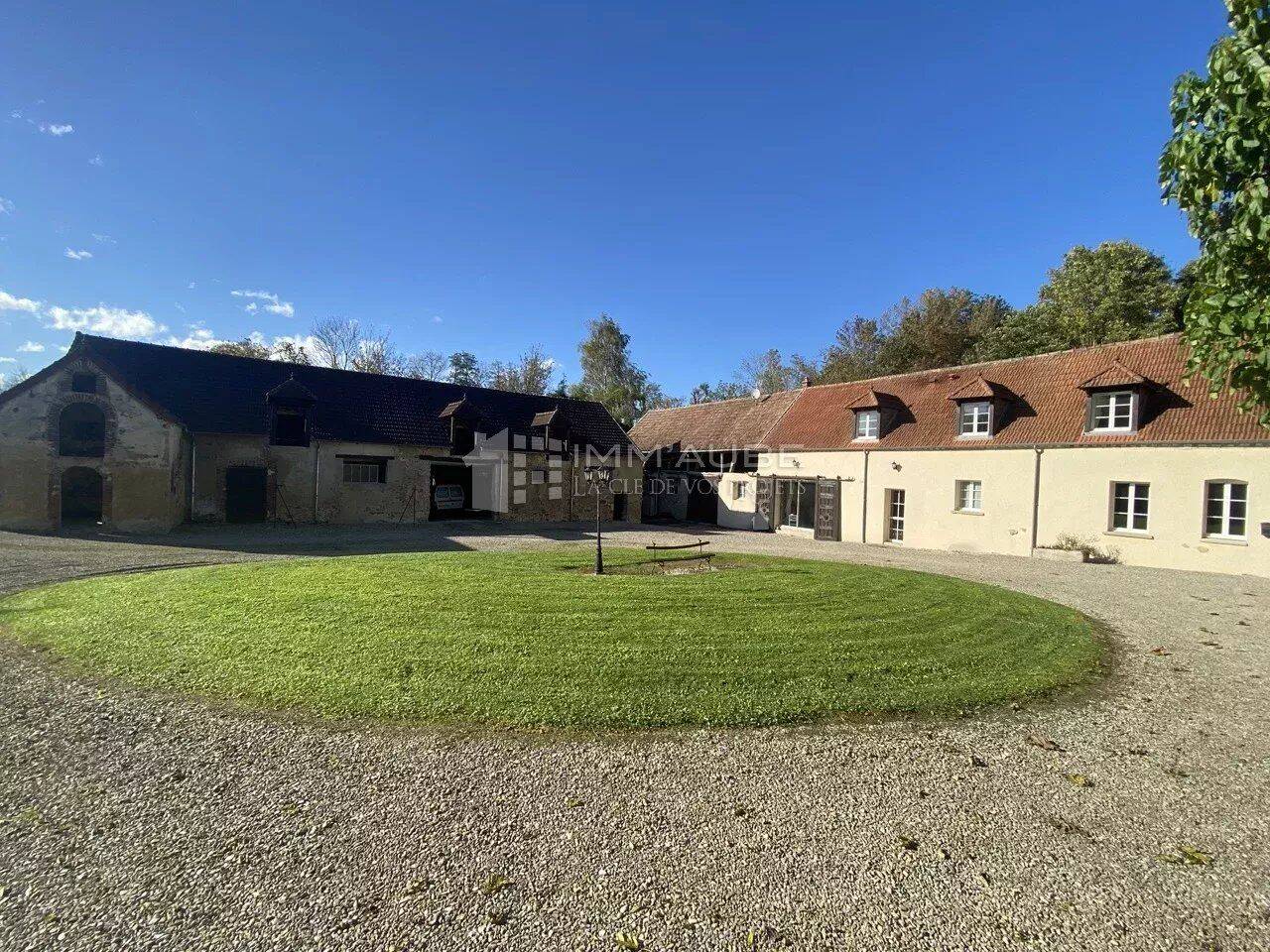 Maison 8 pièces 256 m² · à Nogent-sur-Seine · 256 m² · 299 900 €