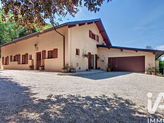 Maison à vendre 924 000 € 9 pièces 7 chambres 313 m² Monnetier-Mornex 74560