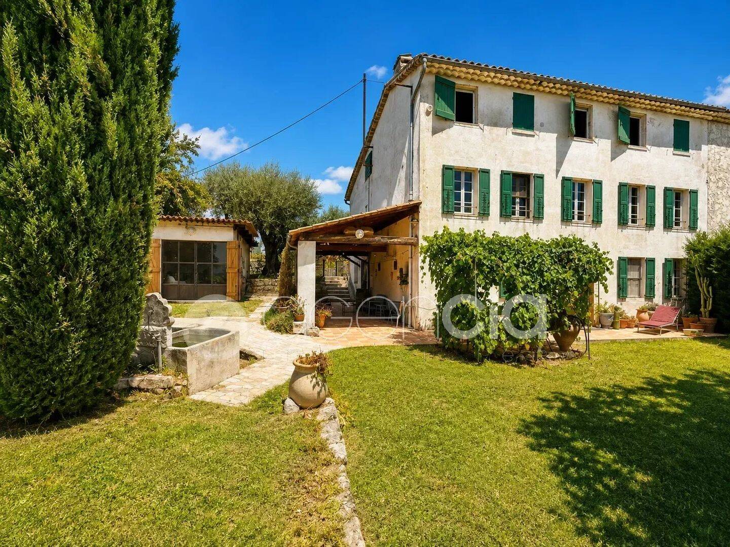 Maison 10 pièces 232 m² · à Grasse · 232 m² · 879 900 €