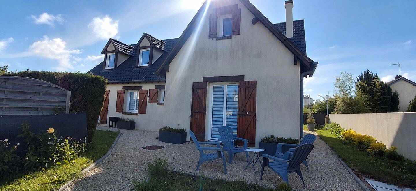 Maison 7 pièces 174 m² · à Auneau-Bleury-Saint-Symphorien · 174 m² · 307 000 €