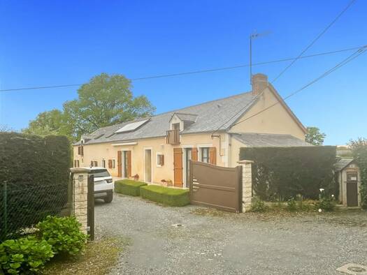 Maison à vendre 271 000 € 10 pièces 5 chambres 250 m² 10 126 m² de terrain Saint-Chartier 36400