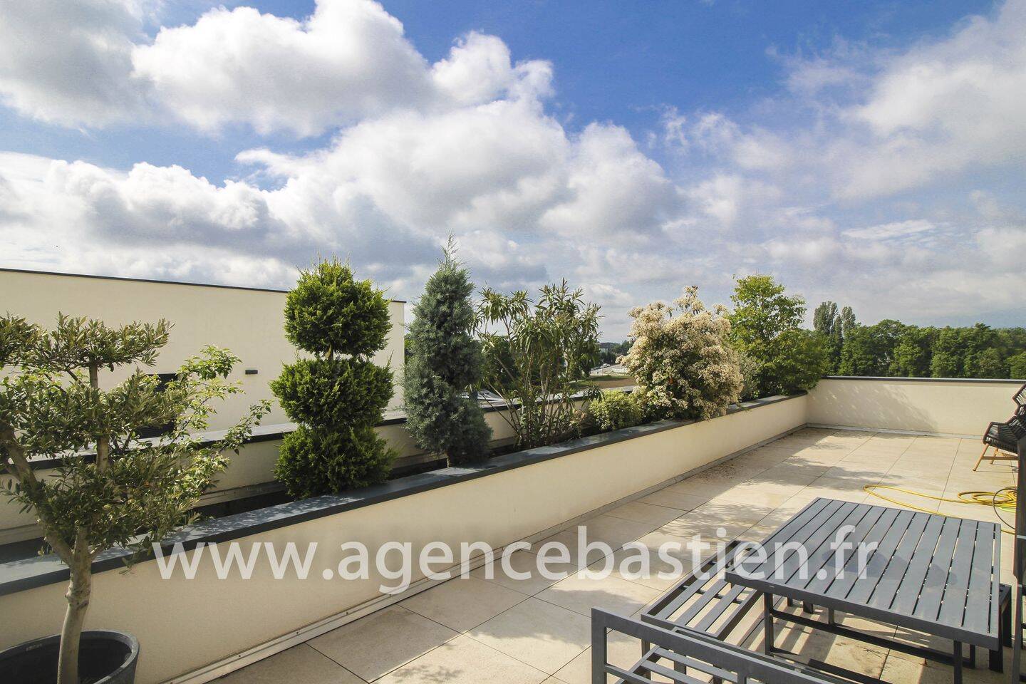 Appartement 5 pièces 131 m² · à Ferney-Voltaire · 131 m² · 850 000 €