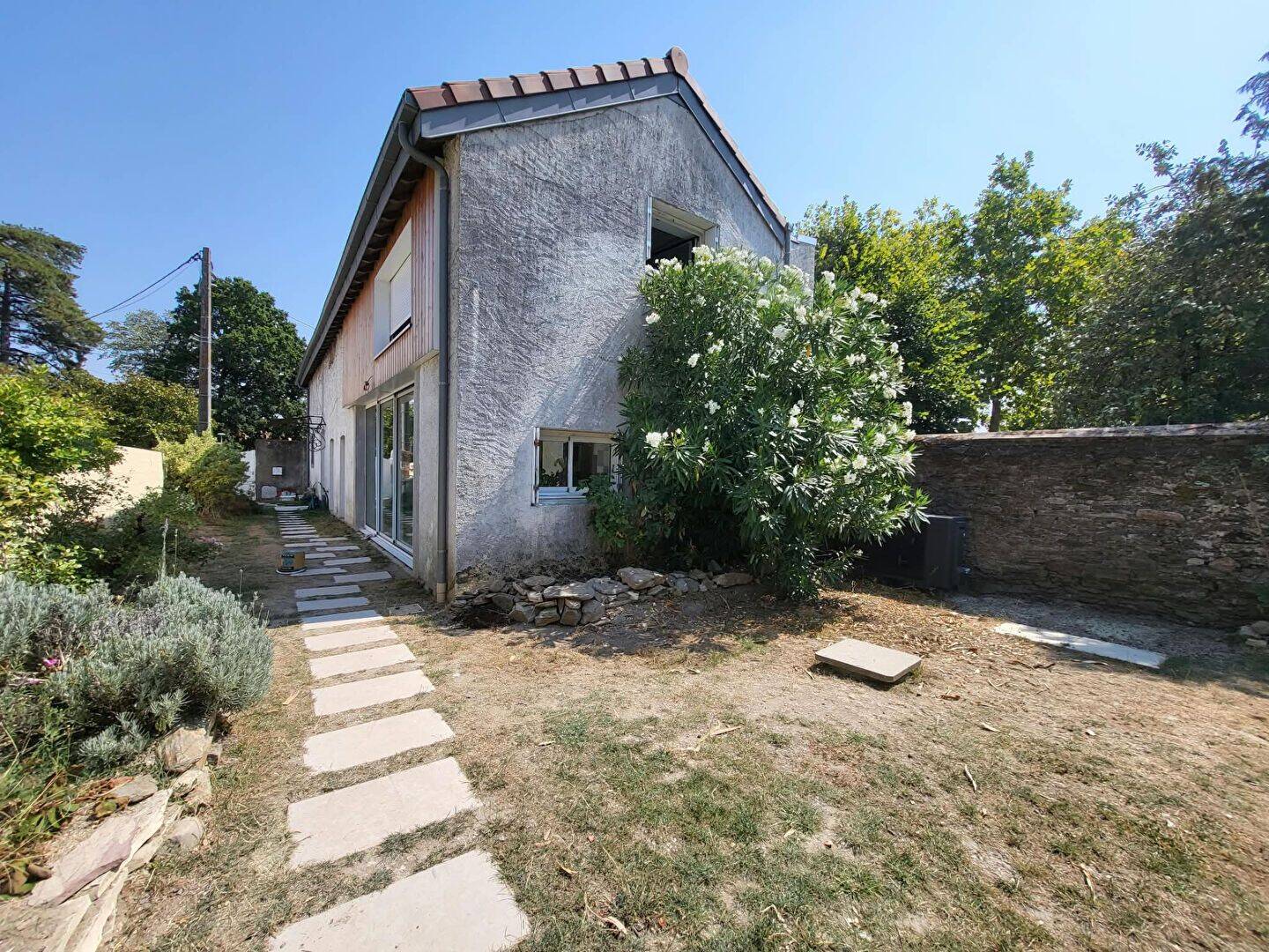 Maison 6 pièces 138 m² · à Saint-Sébastien-sur-Loire · 138,3 m² · 1 700 €/mois