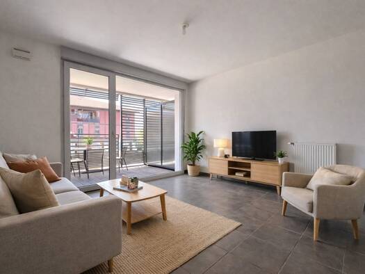 Appartement à vendre 109 000 € 2 pièces 1 chambre 43 m² Étage 1/2 Pyrenees-Riviere Plaisance-du-Touch 31830