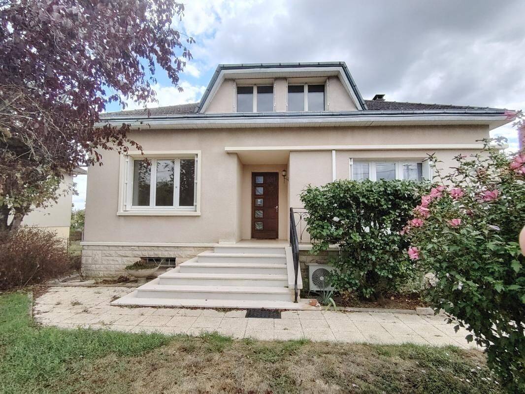 Maison 6 pièces 137 m² · à Thuré · 137 m² · 198 000 €