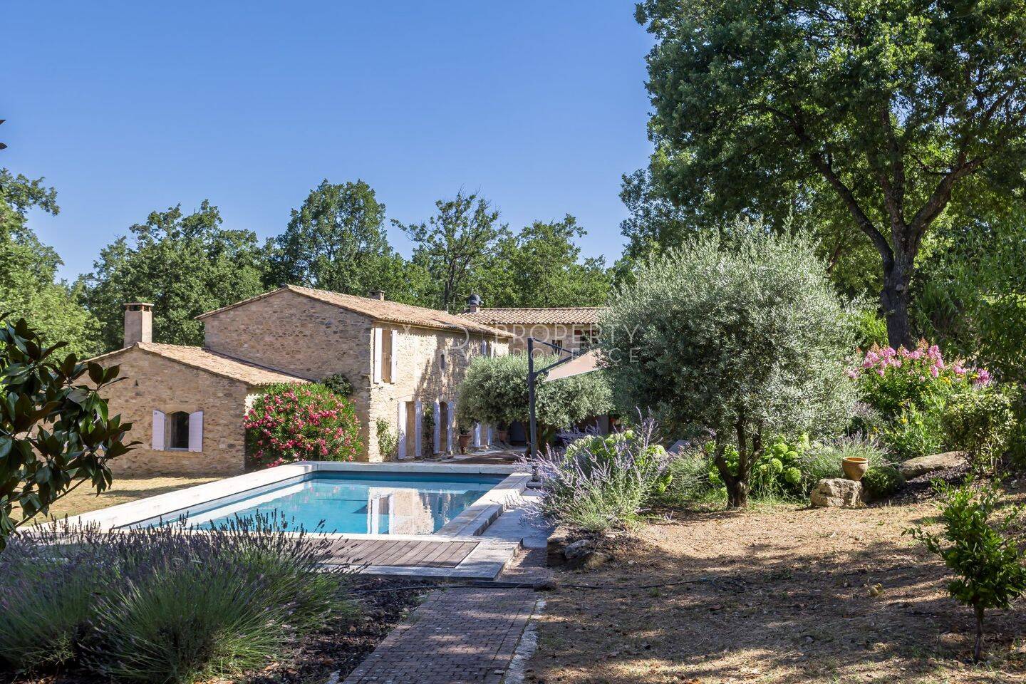 Maison 6 pièces 240 m² · à Lacoste · 240 m² · 2 780 000 €