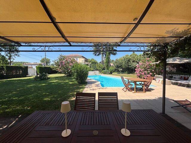 Maison 7 pièces 222 m² · à Reyrieux · 222 m² · 685 000 €