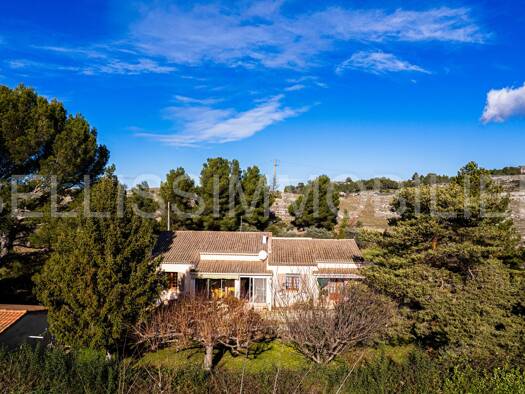 Maison de plain-pied à vendre 435 000 € 5 pièces 4 chambres 160 m² 1 500 m² de terrain Salon-de-Provence 13300