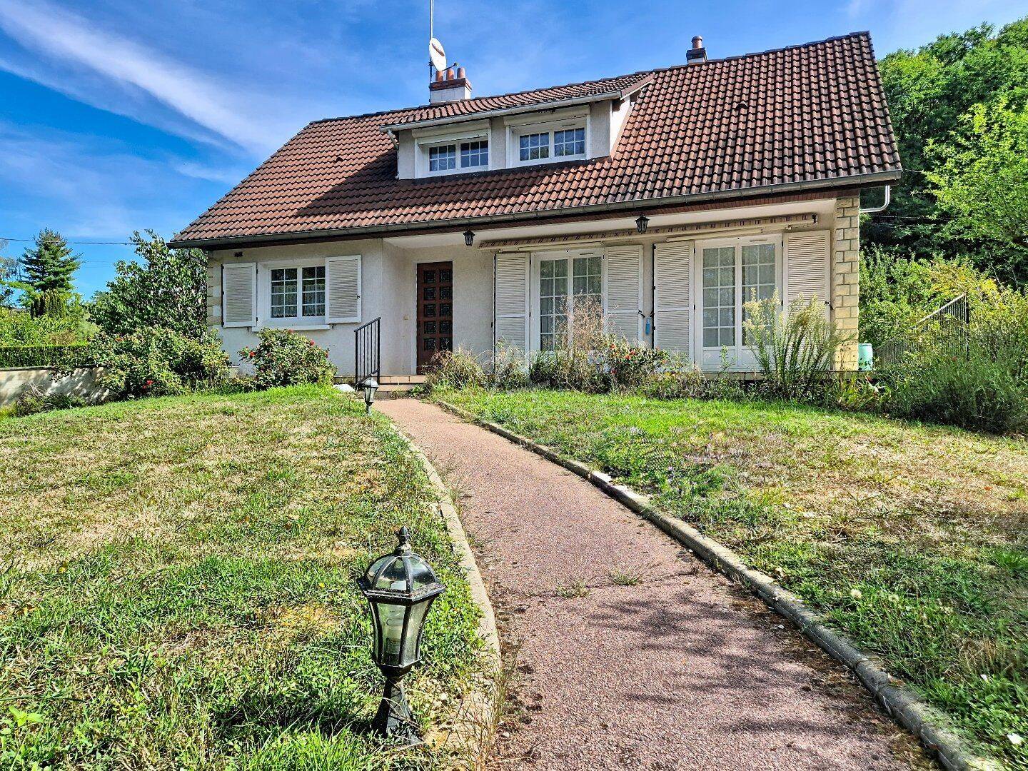 Maison 5 pièces 122 m² · à Rogny-les-Sept-Écluses · 122 m² · 159 000 €