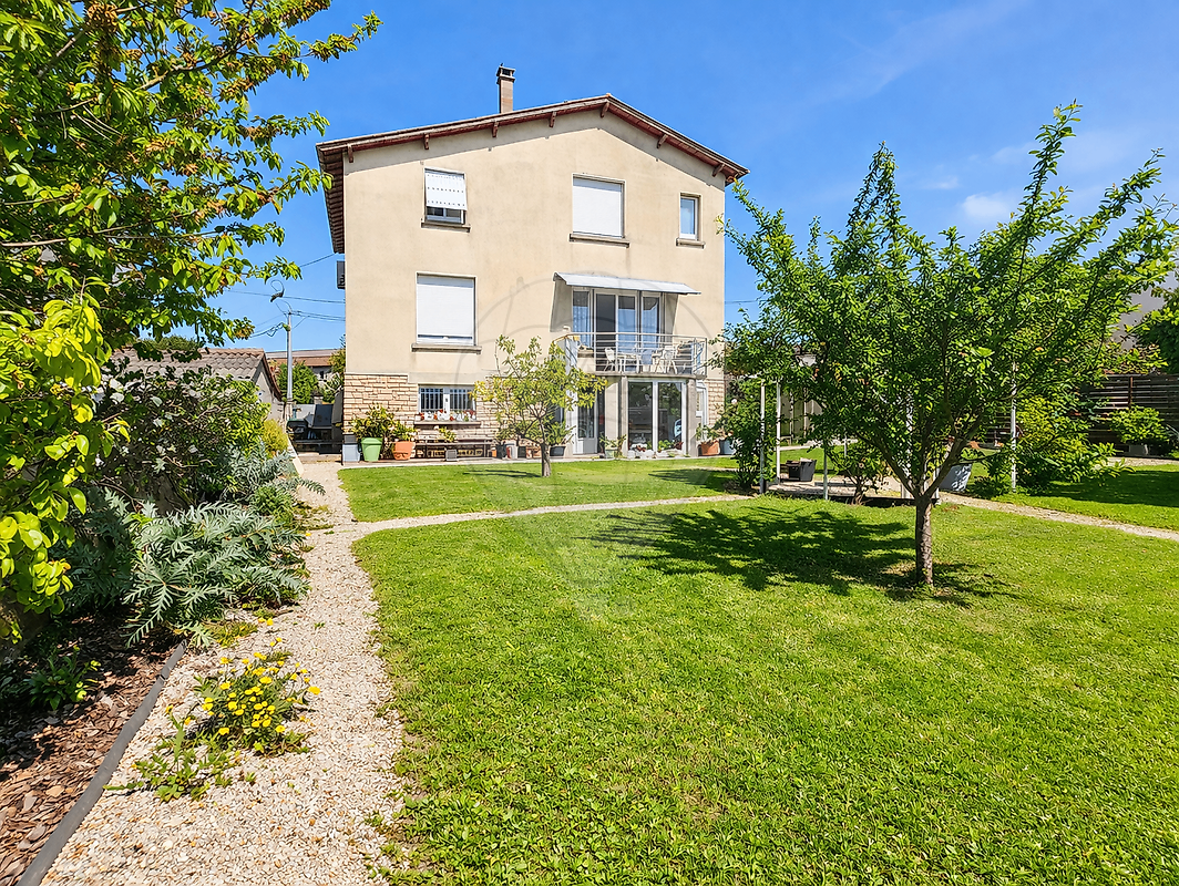 Maison 6 pièces 139 m² · à Saint-Jean-d'Angély · 139 m² · 226 000 €