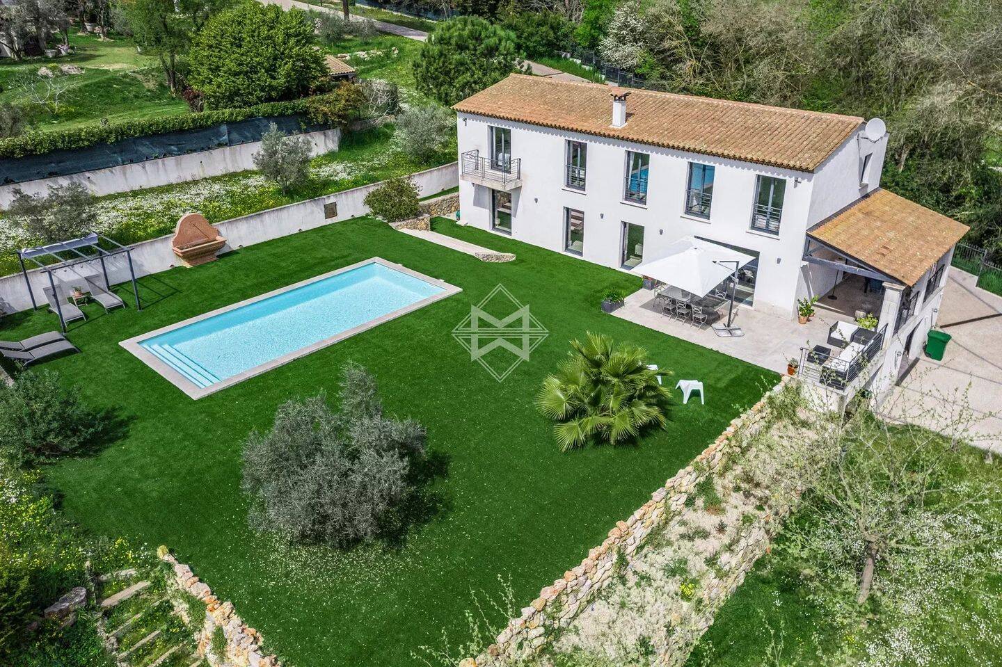 Maison 7 pièces 224 m² · à Châteauneuf-Grasse · 224 m² · 1 995 000 €