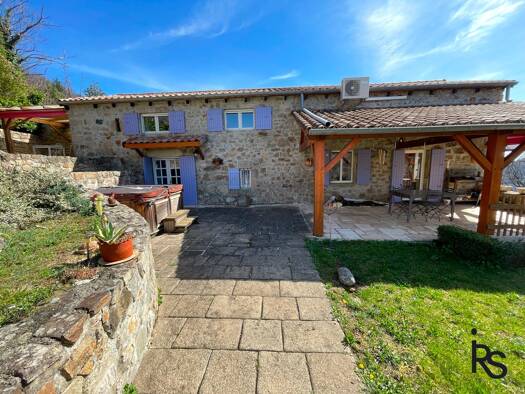 Maison à vendre 420 000 € 4 pièces 3 chambres 133 m² 1 865 m² de terrain Antraigues-sur-Volane 07530