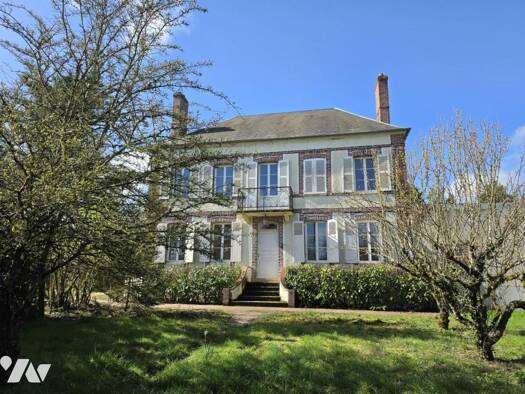 Maison à vendre 233 200 € 7 pièces 5 chambres 206 m² 25 861 m² de terrain Douchy-Montcorbon 45220