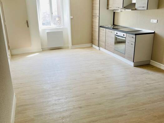 Appartement à louer 590 € 3 pièces 2 chambres 70 m² Étage 3/4 Saint-Ambroix 30500