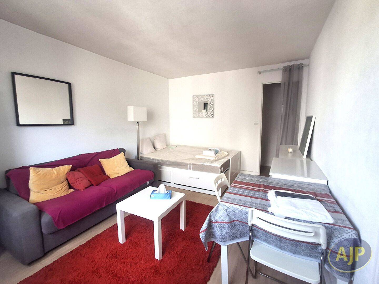 Appartement 1 pièce 27 m² · à Bordeaux · 27 m² · 700 €/mois